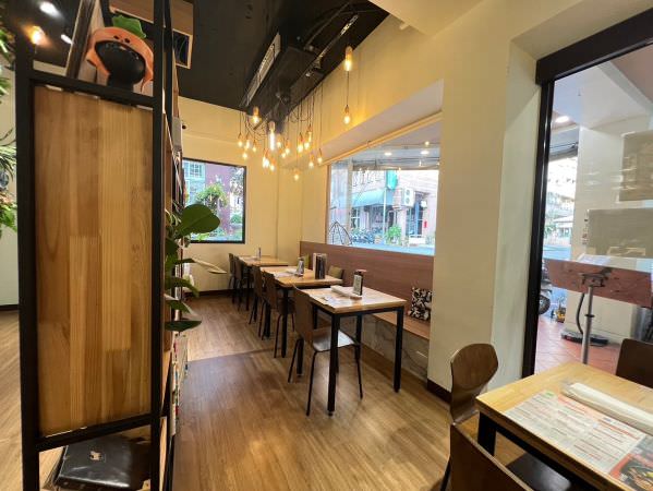 森林小徑健行店用餐環境